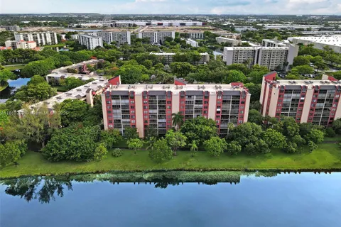 2206 S Cypress Bend Dr # 904, Pompano Beach FL 33069