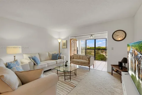 2206 S Cypress Bend Dr # 904, Pompano Beach FL 33069