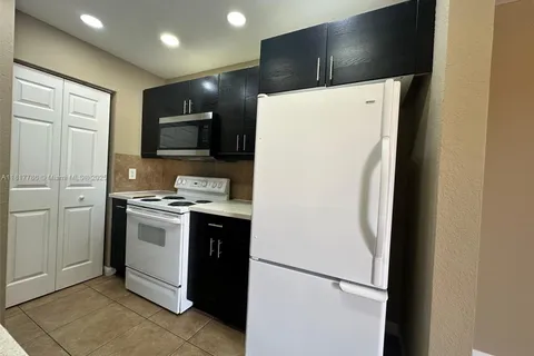 2830 NW 55th Ave # 2C, Lauderhill FL 33313