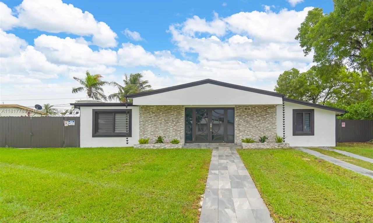 20000 Eagle Nest Rd, Cutler Bay FL 33189