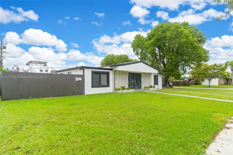 20000 Eagle Nest Rd, Cutler Bay FL 33189