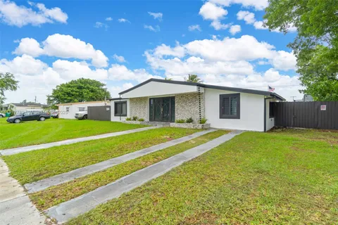 20000 Eagle Nest Rd, Cutler Bay FL 33189