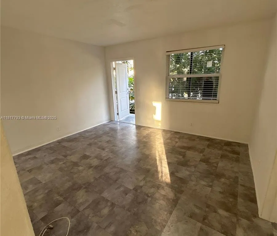 739 SW 9th St # 4, Miami FL 33130