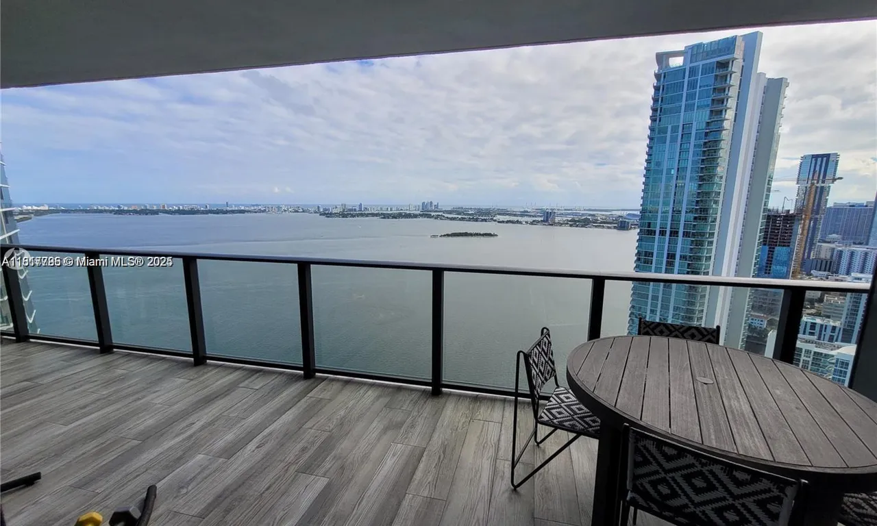650 NE 32nd St # 3905, Miami FL 33137