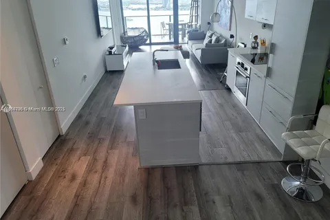 650 NE 32nd St # 3905, Miami FL 33137