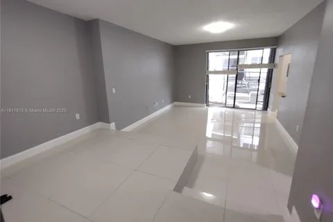 6061 Collins Ave # 4B, Miami Beach FL 33140
