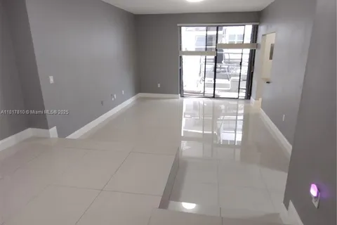 6061 Collins Ave # 4B, Miami Beach FL 33140