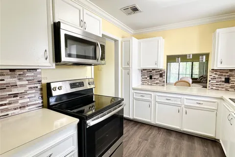5975 Forest Hill Blvd # 206, West Palm Beach FL 33415
