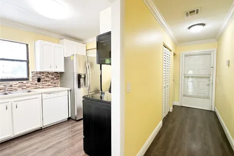 5975 Forest Hill Blvd # 206, West Palm Beach FL 33415