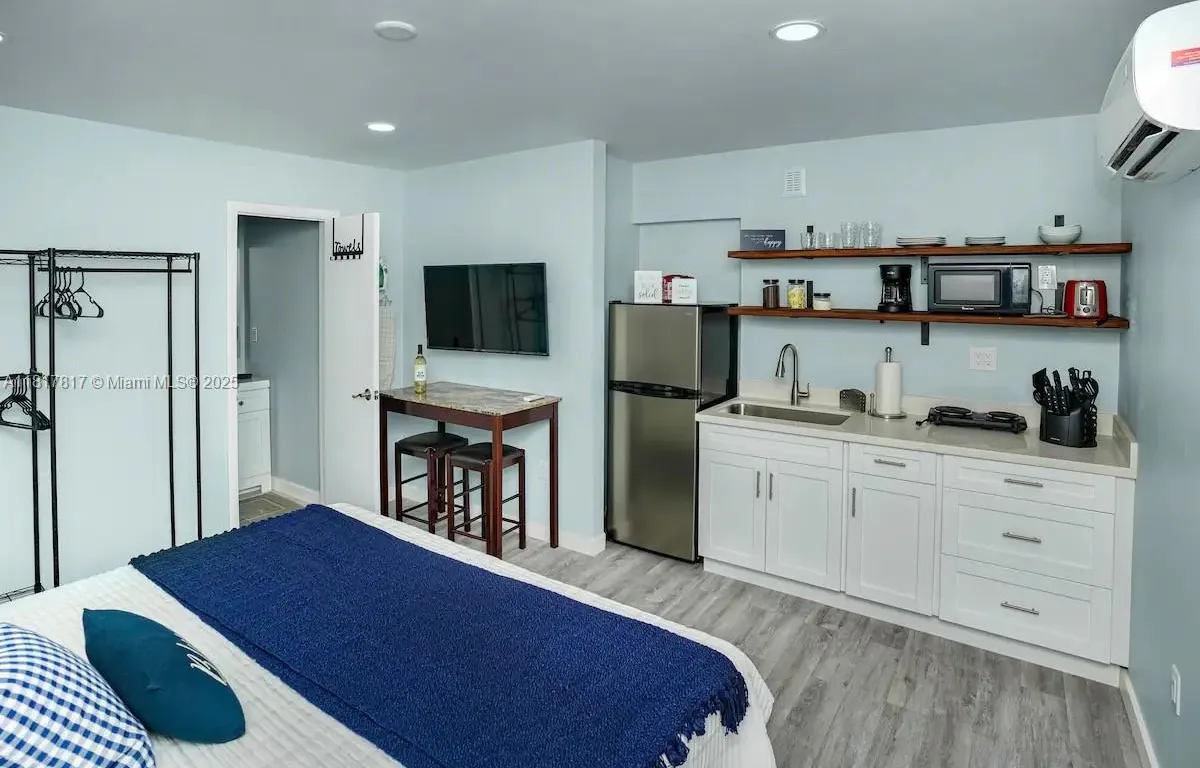 1647 NW 29th Ave # 4, Miami FL 33125