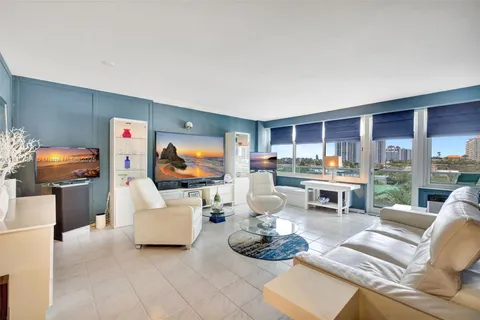3233 NE 34th St # 611, Fort Lauderdale FL 33308