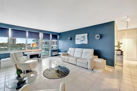 3233 NE 34th St # 611, Fort Lauderdale FL 33308