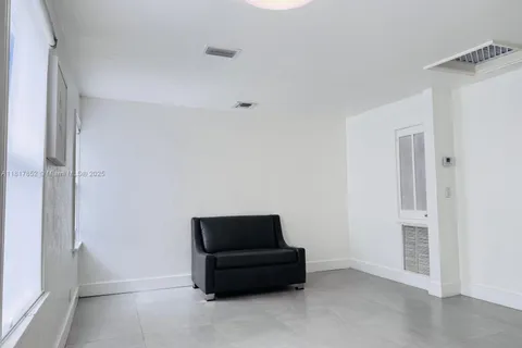 1021 NE 33rd St # F2, Oakland Park FL 33334