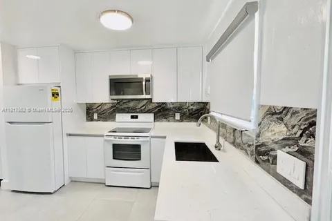 1021 NE 33rd St # F2, Oakland Park FL 33334