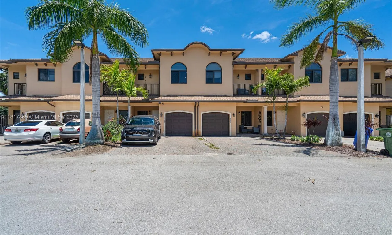 9265 NW 16th St, Pembroke Pines FL 33024