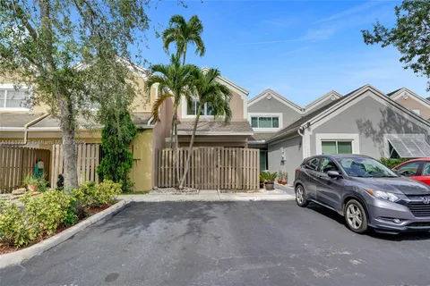 1449 NW 122nd Ter, Pembroke Pines FL 33026