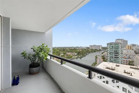 3200 Collins Ave # 3, Miami Beach FL 33140
