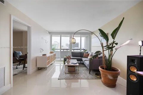 3200 Collins Ave # 3, Miami Beach FL 33140