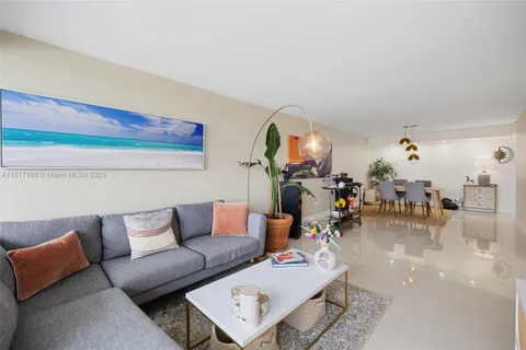 3200 Collins Ave # 3, Miami Beach FL 33140