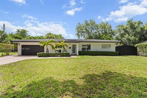 6301 Lake Geneva Rd, Miami Lakes FL 33014