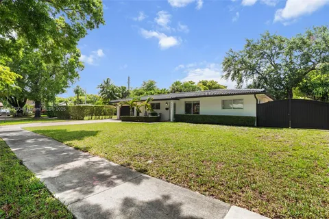 6301 Lake Geneva Rd, Miami Lakes FL 33014