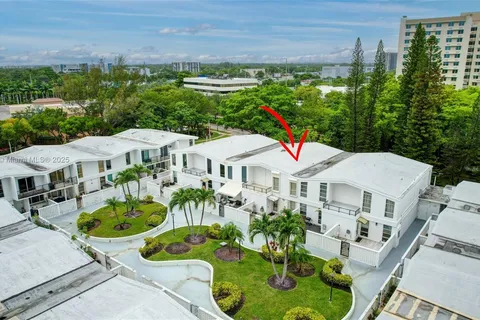 2730 NE 183rd St, Aventura FL 33160