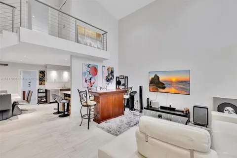 2730 NE 183rd St, Aventura FL 33160