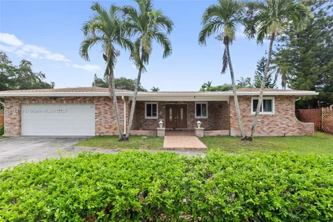 736 Ixora Ln, Plantation FL 33317