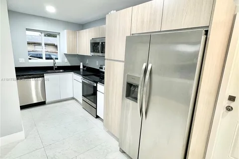 932 NW 2nd St, Fort Lauderdale FL 33311