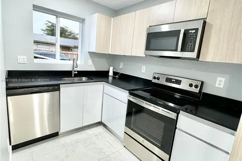 932 NW 2nd St, Fort Lauderdale FL 33311