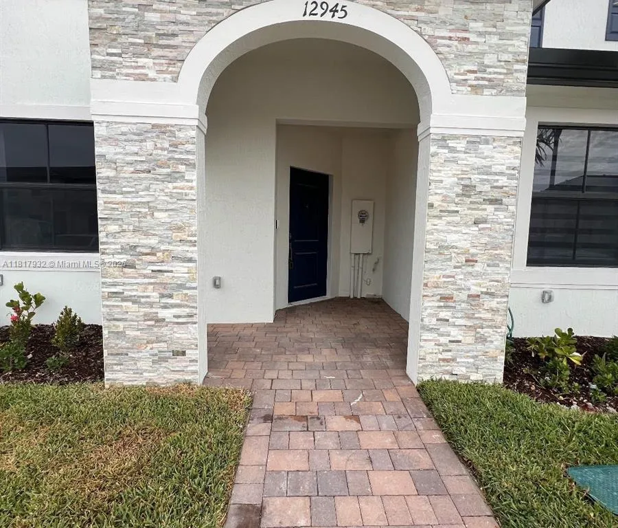 12945 SW 232nd Ln, Homestead FL 33032