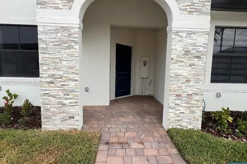 12945 SW 232nd Ln, Homestead FL 33032