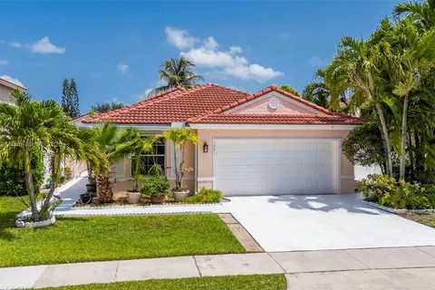 1061 NW 191st Ave, Pembroke Pines FL 33029