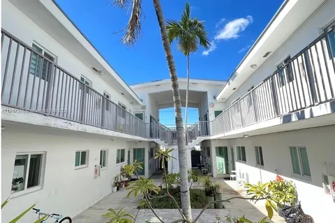 8035 Crespi Blvd # 13, Miami Beach FL 33141