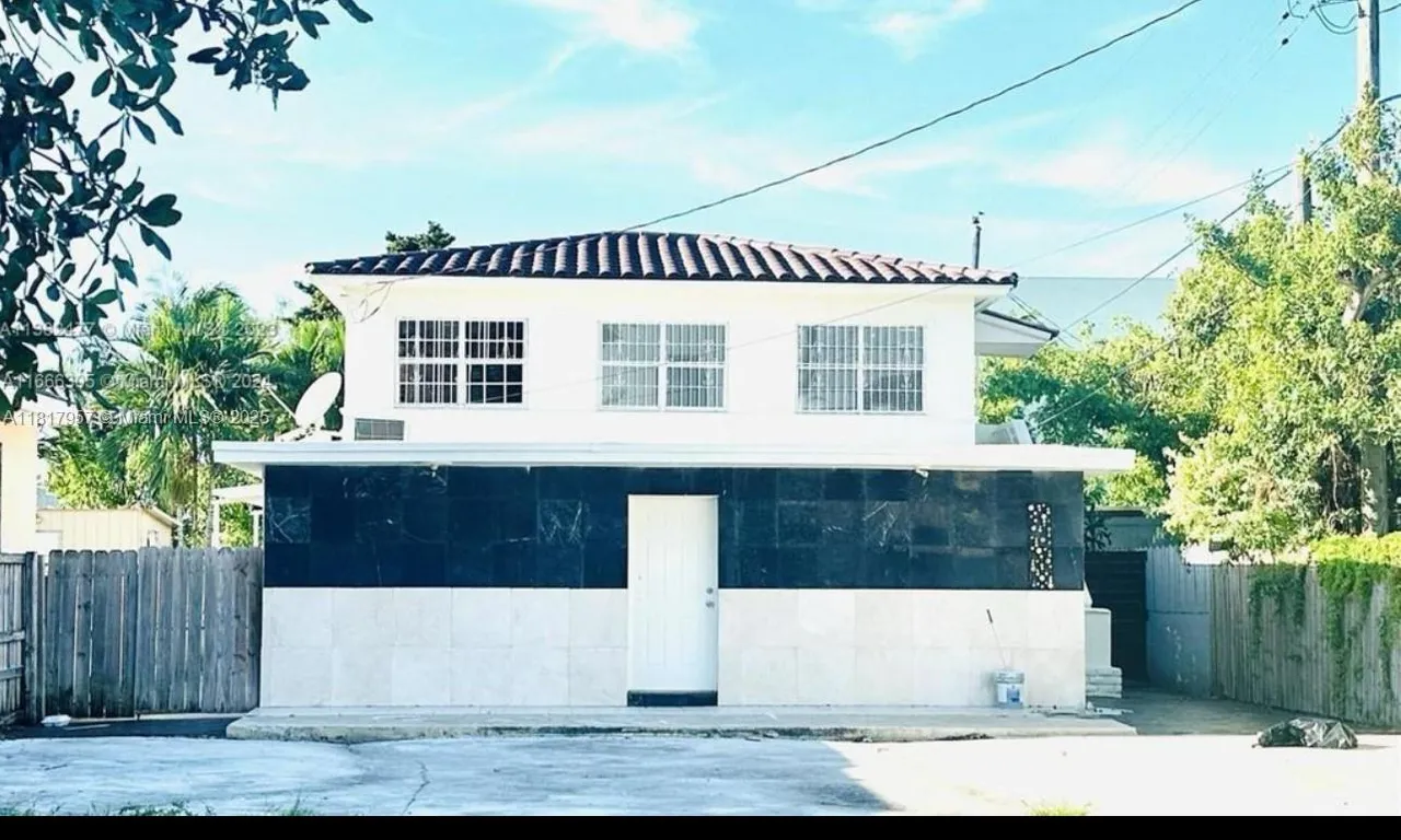 2215 NW 33rd St, Miami FL 33142