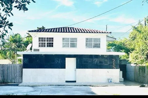 2215 NW 33rd St, Miami FL 33142