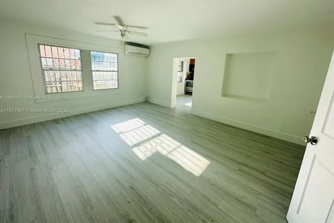 2215 NW 33rd St, Miami FL 33142