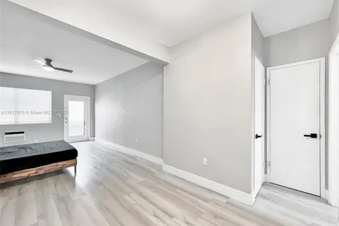 934 Meridian # 5, Miami Beach FL 33139