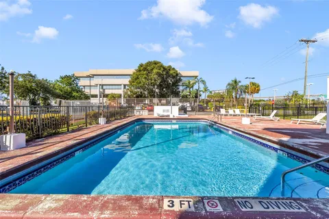 16450 NW 2nd Ave # 409, Miami FL 33169