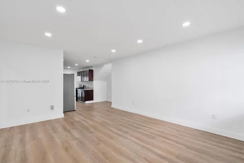 2250 Bay Dr # 2, Miami Beach FL 33141