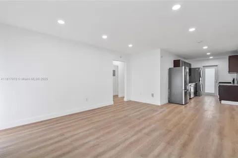 2250 Bay Dr # 2, Miami Beach FL 33141
