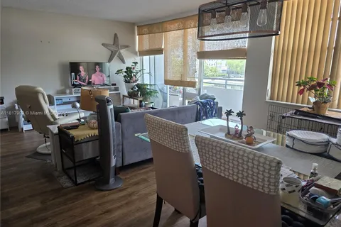 1080 94th St # 302, Bay Harbor Islands FL 33154