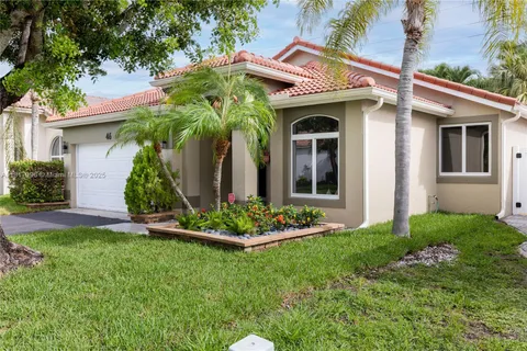 46 Gables Blvd, Weston FL 33326