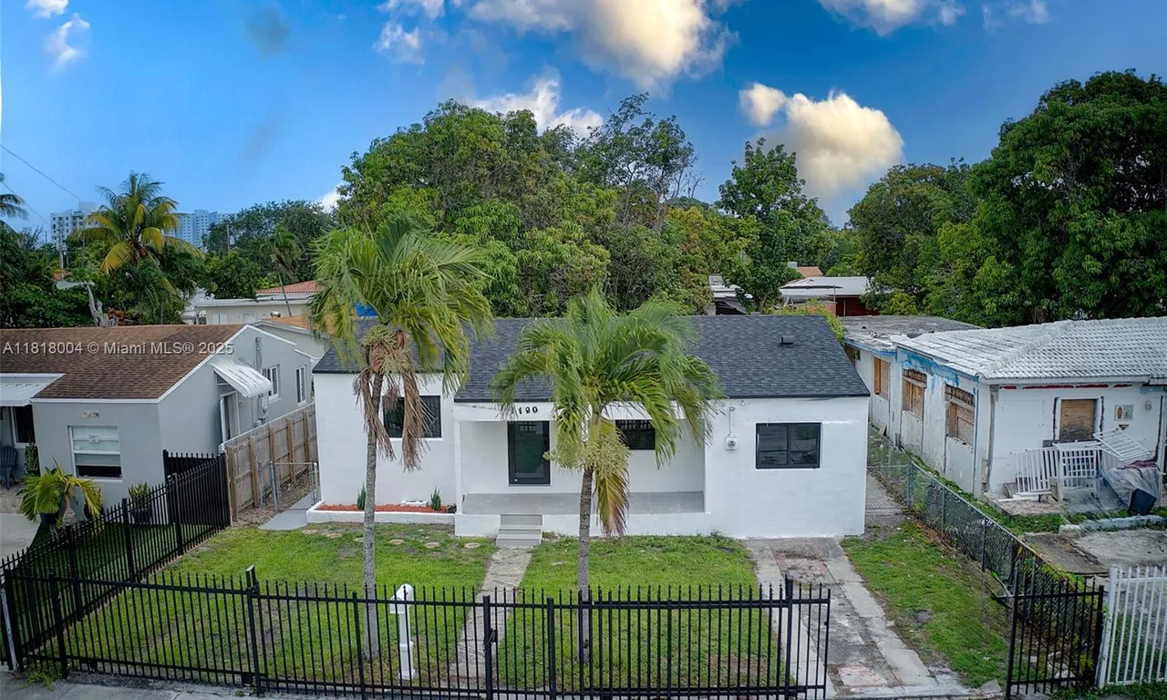 1426 NW 28th St, Miami FL 33142