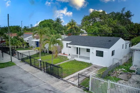 1426 NW 28th St, Miami FL 33142