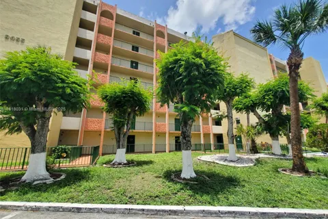 9455 W Flagler St # 410C, Miami FL 33174