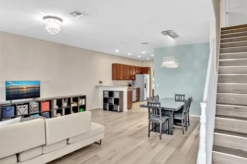 3976 Poinciana Ln, Hollywood FL 33021