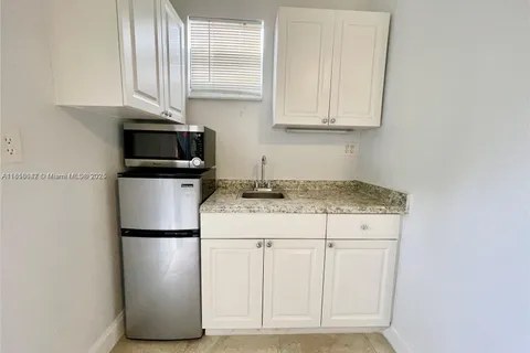 712 SW 5th Ct # 3, Hallandale Beach FL 33009