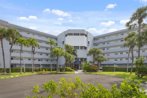 4000 NE 170th St # 108, North Miami Beach FL 33160