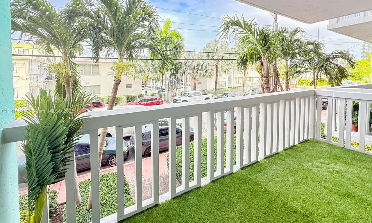 7620 Carlyle Ave # 205, Miami Beach FL 33141